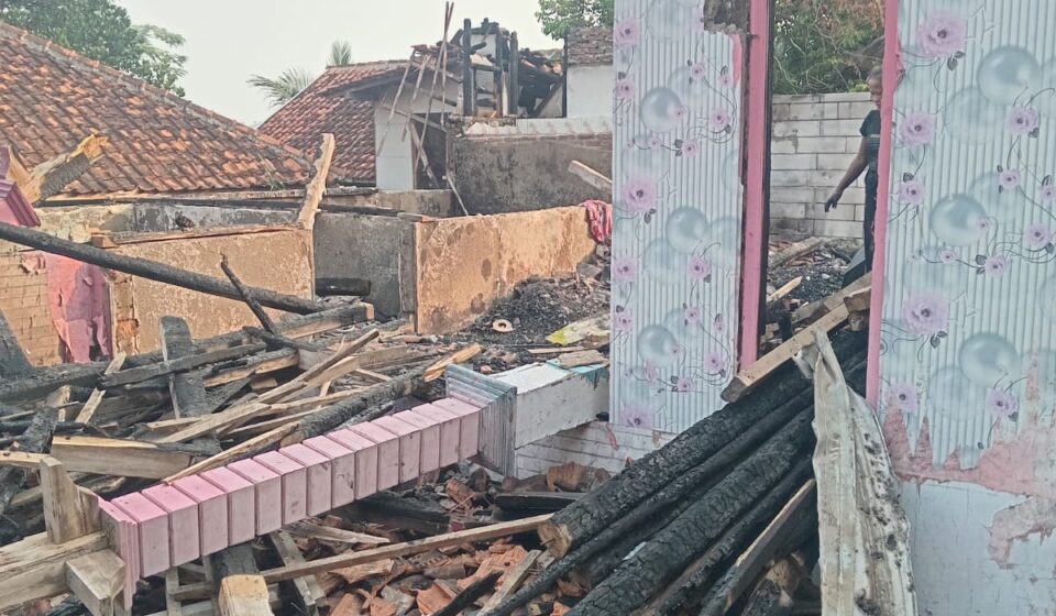 Viral Dulu, Bantu Nanti? Janda Korban Kebakaran Ujungjaya Menanti “Keajaiban” Birokrasi Sumedang