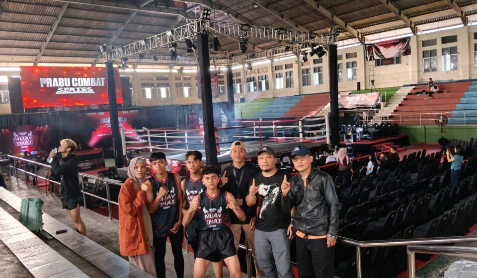 Tiga Fighter PKBM Al Fatah Tanjungsari Unjuk Nyali di Prabu Combat Series Muay Thai 2026