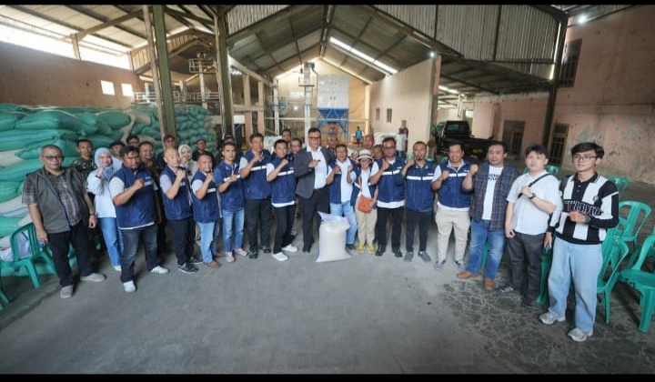 Dirut Bulog Sidak Penggilingan Padi di Sumedang, Pastikan Kualitas Beras dan Ketahanan Pangan Nasional