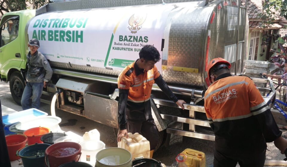 BAZNAS Sumedang Distribusikan 12 Ribu Liter Air Bersih untuk Warga Tarunajaya
