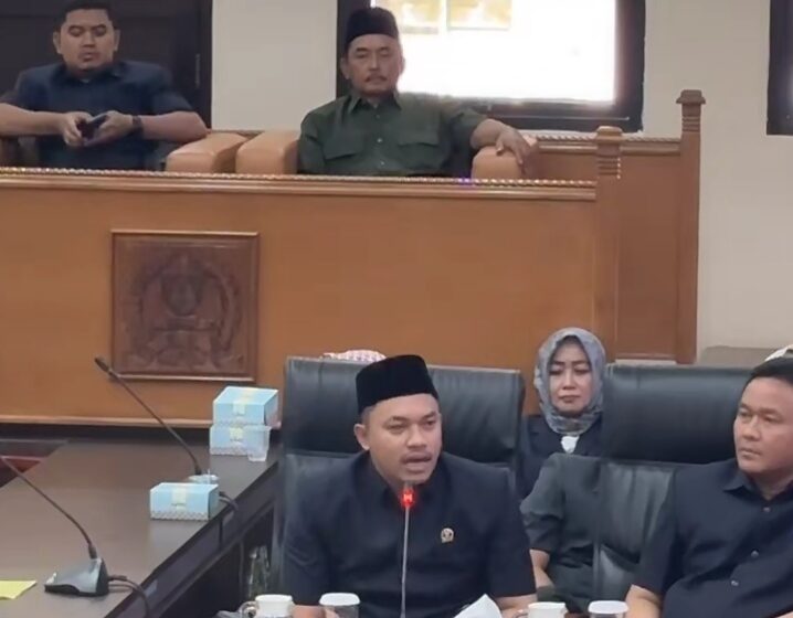 DPRD Menunggu, Siapa yang Diuntungkan?